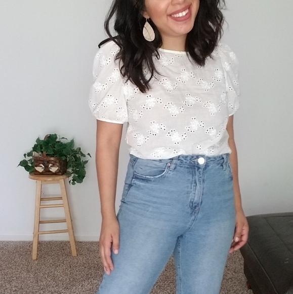 SWEET CAROLINE EYELET PUFF SLEEVE TOP - Picture 4 of 9